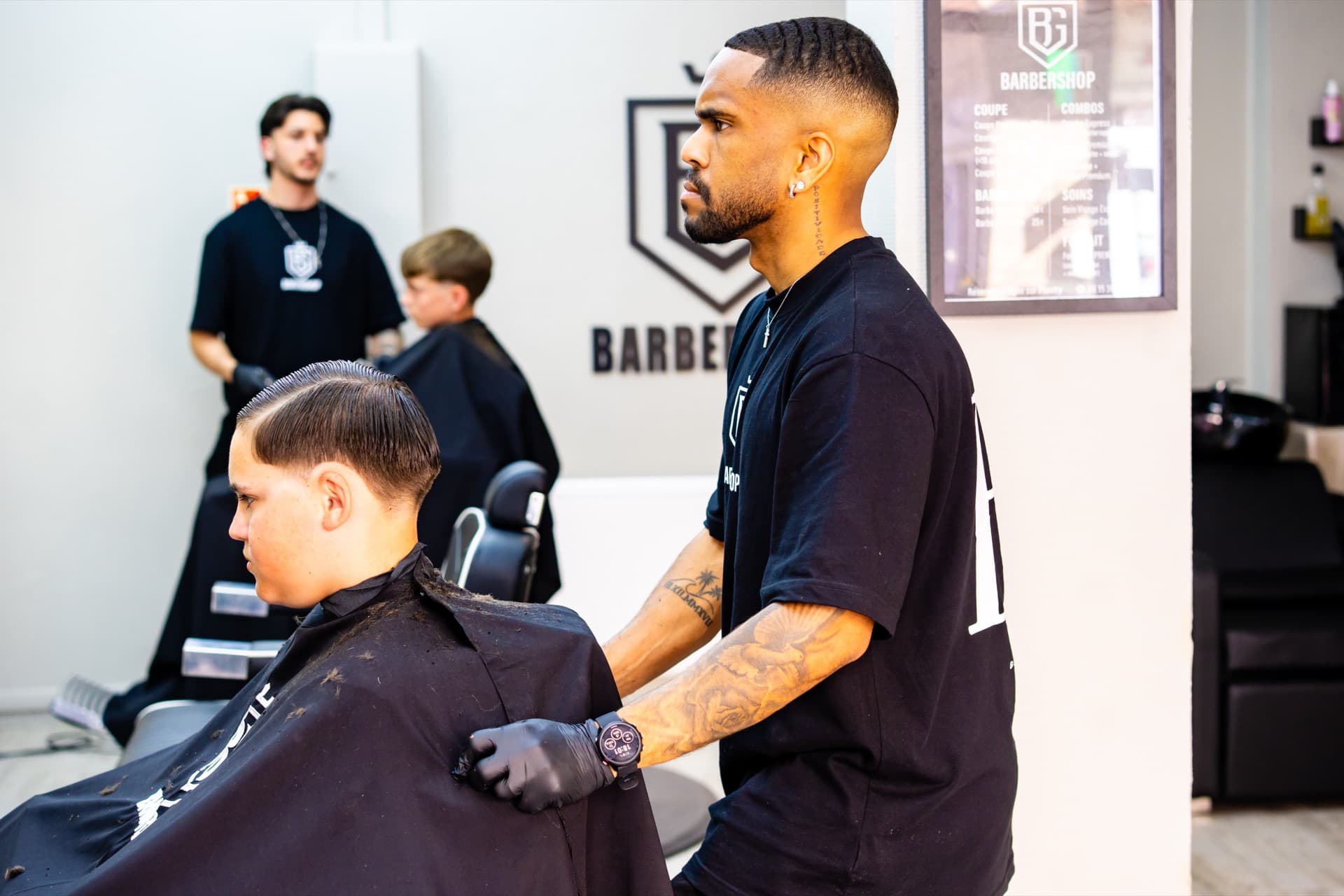 Barbier au travail